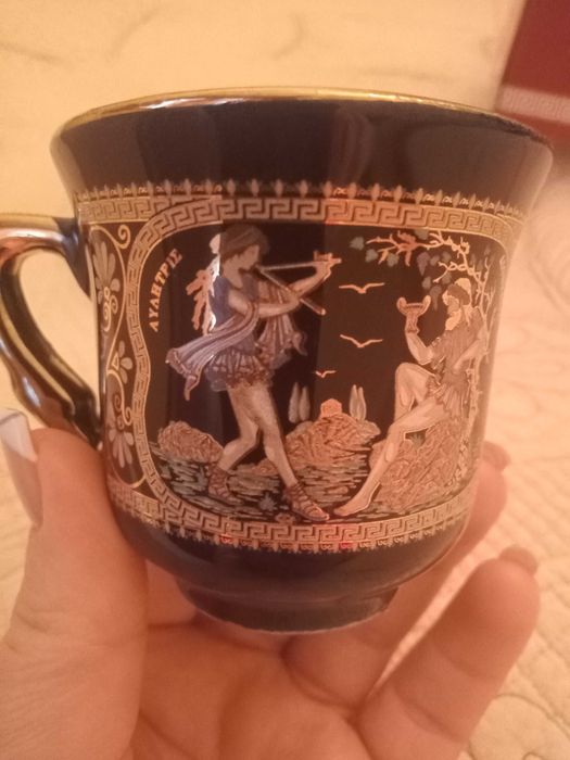 Кофейные чашки с блюдцами синего цвета. С коробкой