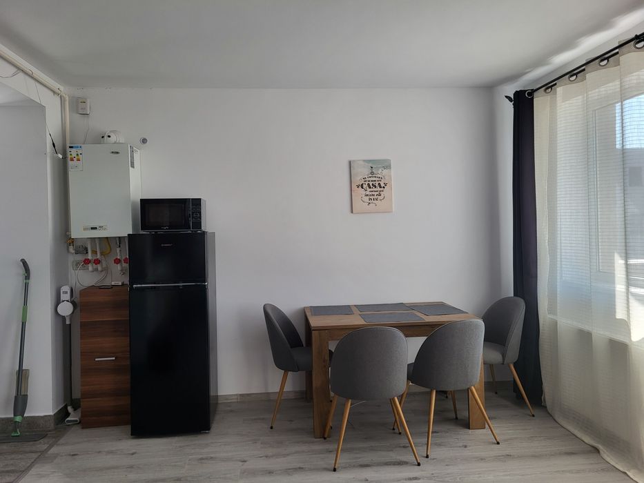 Închiriez garsonieră