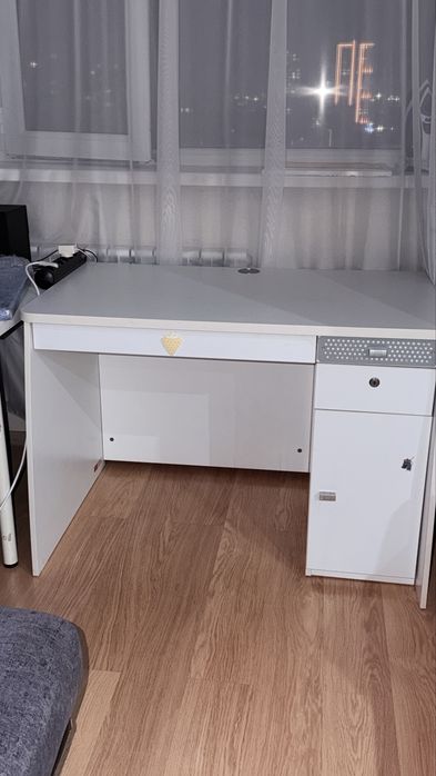 Продаю стол парту