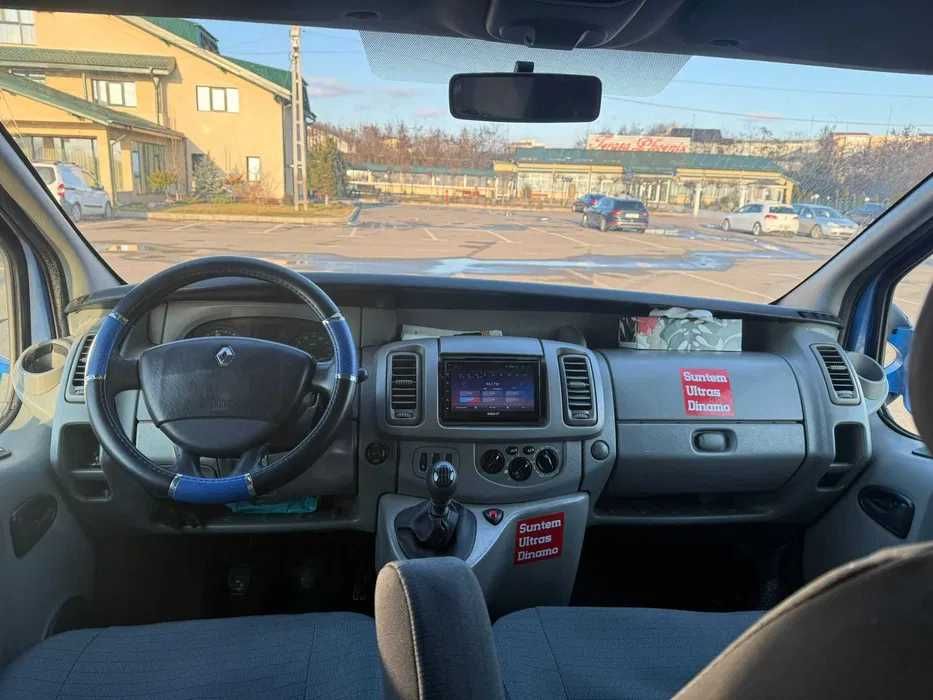 Renault Trafic II / 8+1 LUNG