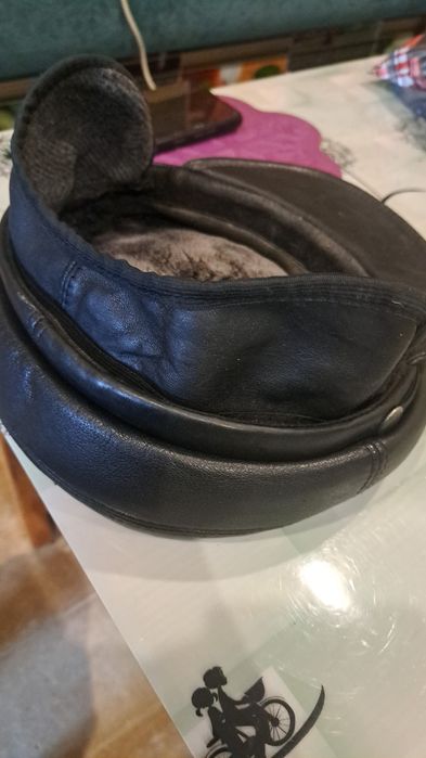 Зимний кожаный берет