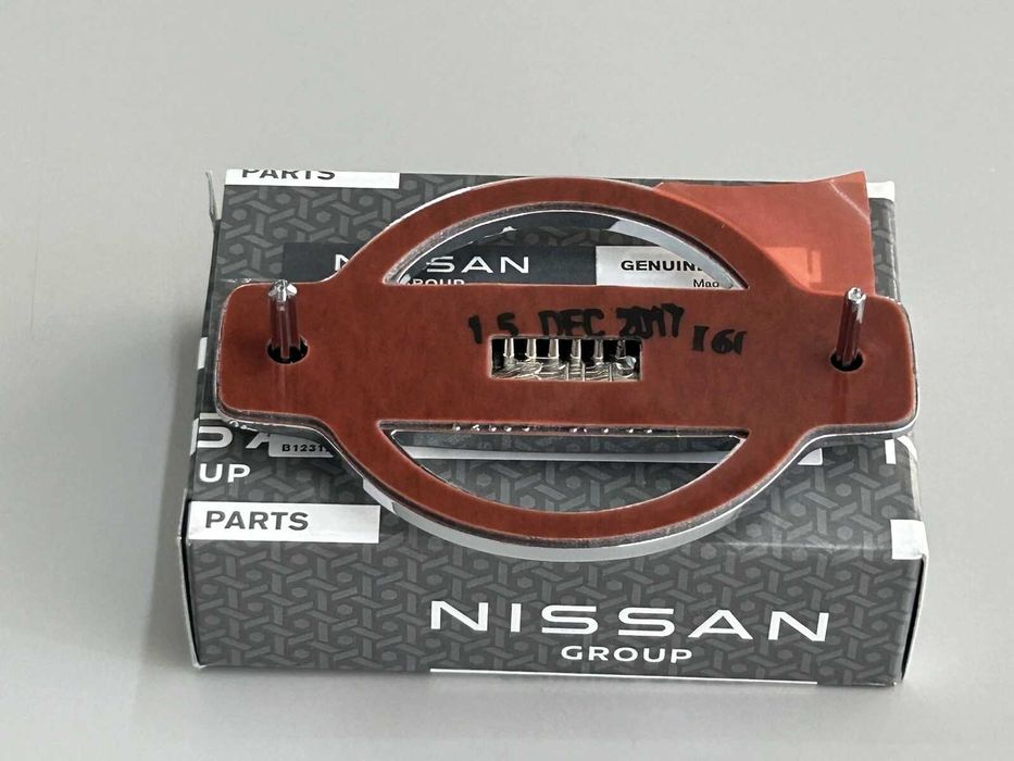 Emblema grila Nissan Patrol Y60 (1989-1995/1995-1997) OEM