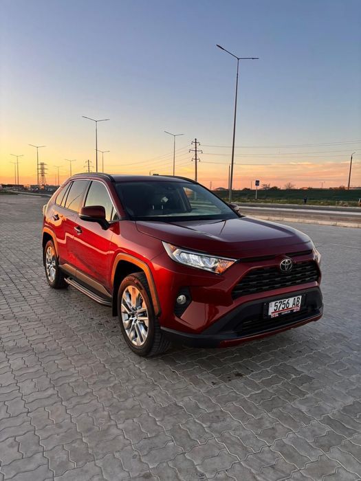 Рав 4 2019 в идеальном состоянии