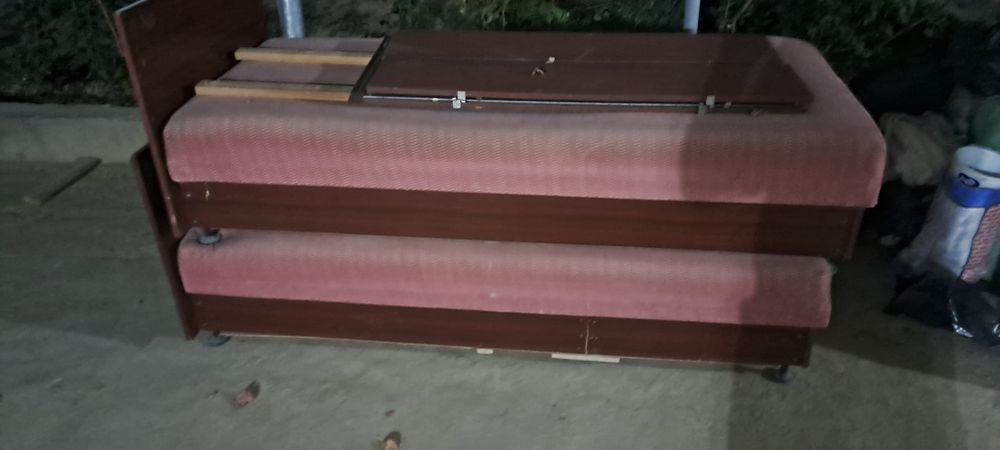 Divan ikkita bir kishilik tekinga