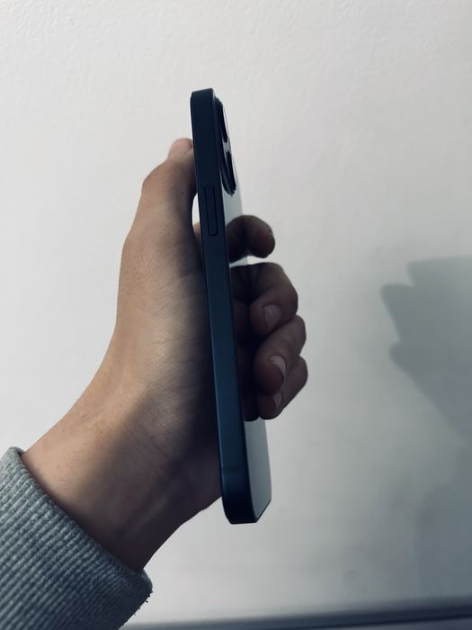 Продам айфон 13