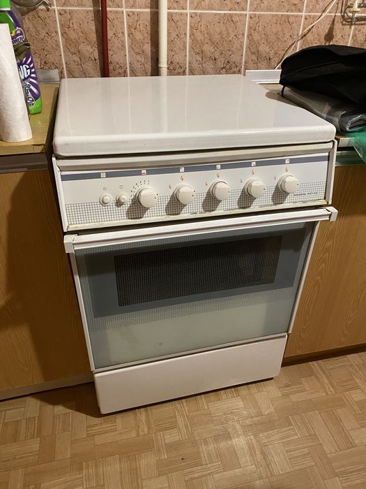 Продам газовую плиту б/у