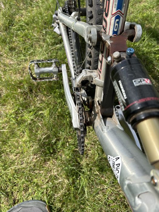 Bicicleta full suspension