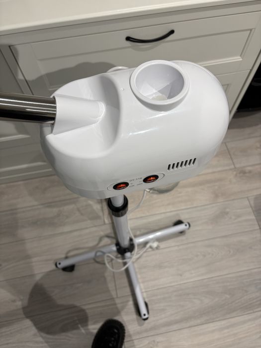 Vapofor facial cu stativ – folosit, perfect funcțional