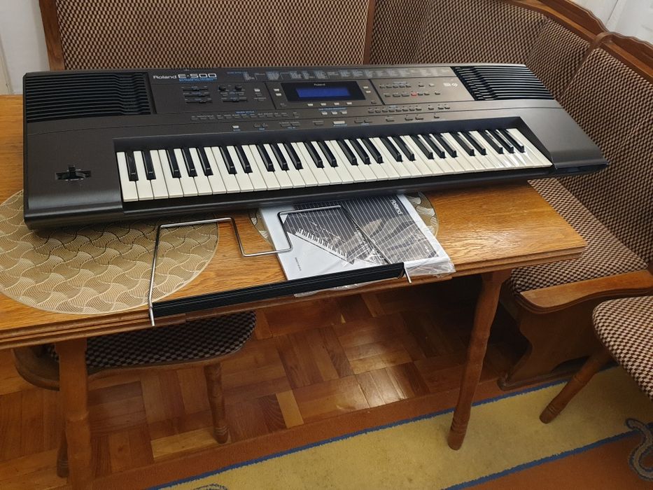 Vând Roland E-500 arranger 64 voice polyphony