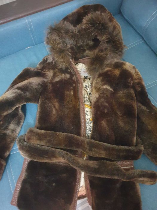 Дубленка короткая с капюшоном  2000тг