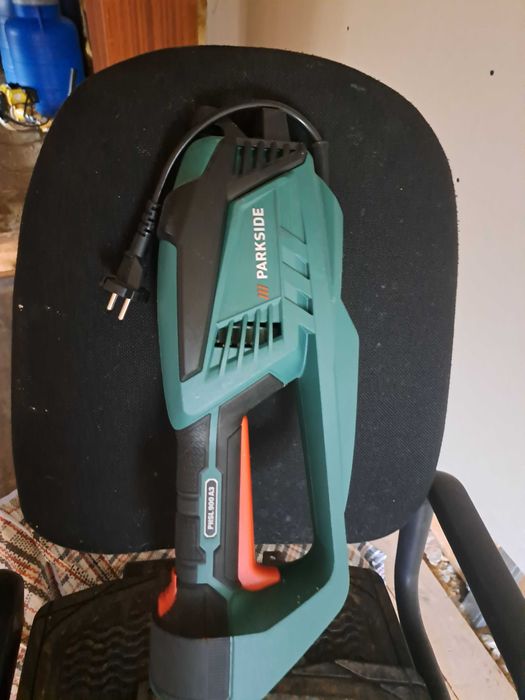 Vand parchet si uși noi