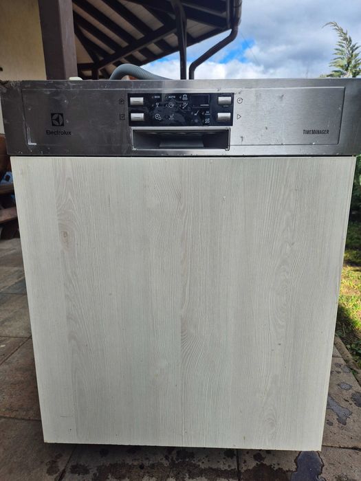 Masina de spalat vase Electrolux-defecta