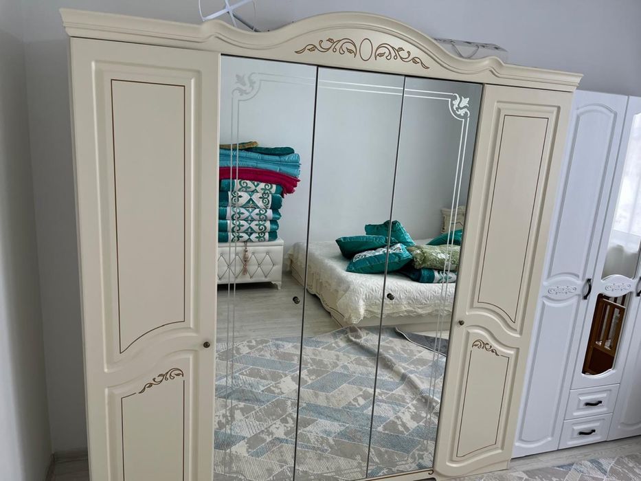 Спальная гарнитура сатылады