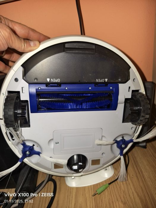 Vând sau schimb cu aspirator clasic fără  sac, robot aspirator Rowenta