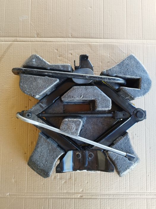 Cric Ford Kuga 2008-2013