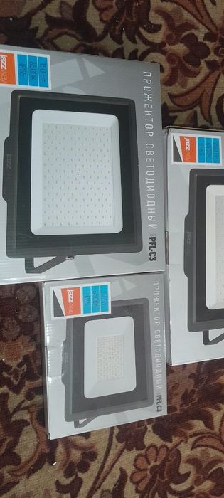 Продам прожектор светодиодный