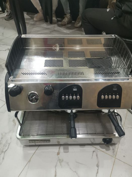 Продавам кафемашина EXPOBAR и кафемелачка