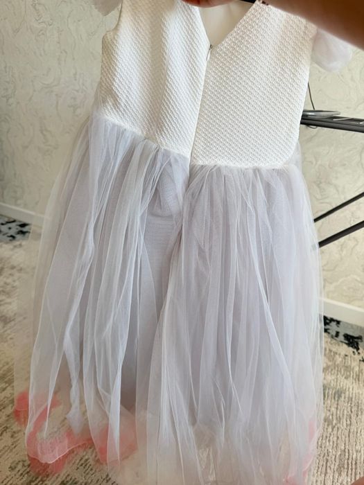 Продам.    платье.