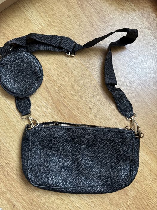 Geantă neagră damă cu detaliu suplimentar