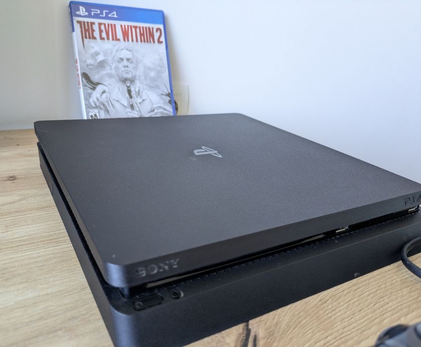Playstation 4 Slim PS4 Slim 500GB - КАТО НОВ! + Джойстик и Игра