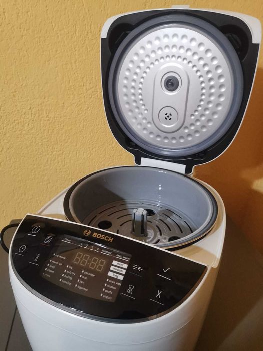 Мултикукър Bosch MUC11W12