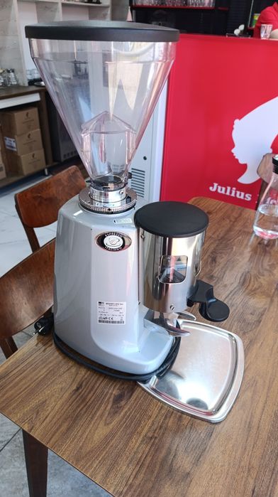 Профессиональная кофемолка Mazzer Super Jolly Aut. (Италия)
