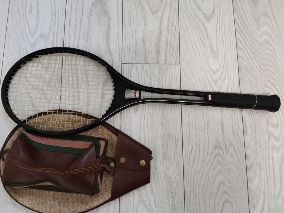 Ракета за тенис с калъф