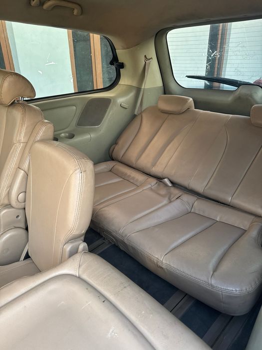 Kia carnival uzini 2008 zavod propan mator 2.7