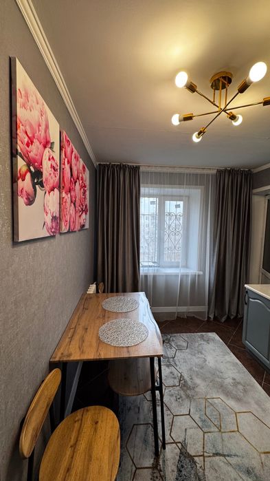 Сдам 1-ю квартиру 150.000 месяц+ ком. Услуги.