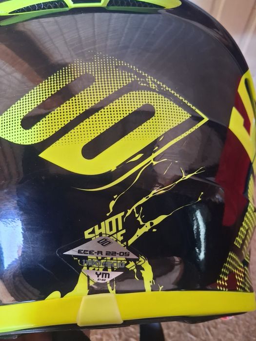 Vând skatebord și cască