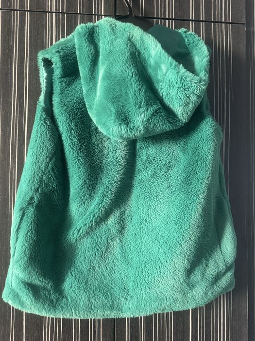 Оригинален елек с качулка Guess