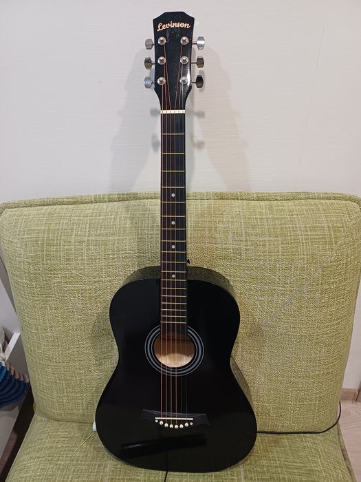 Продам гитару акустическая