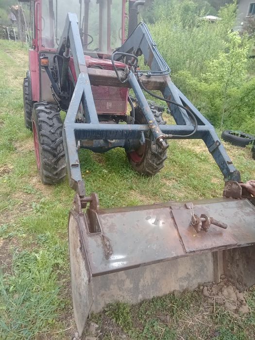 Încărcător frontal tractor