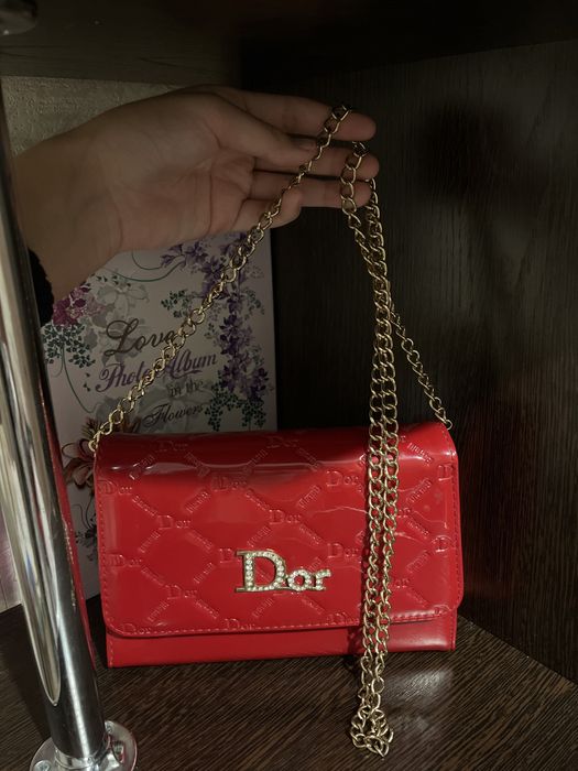 Сумочка красная