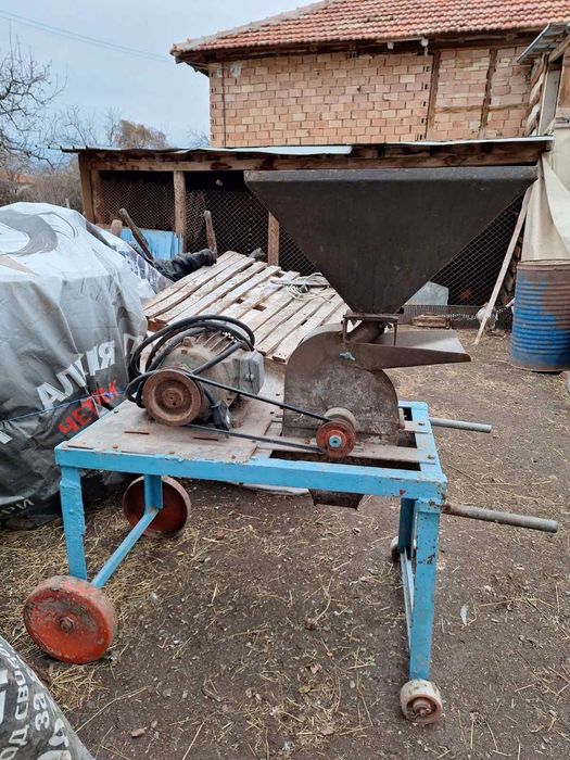 Продавам фуражомелка