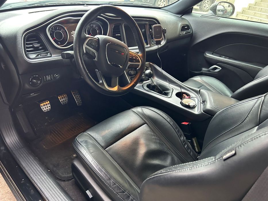 Dodge Challenger 5.7 Hemi manual facelift