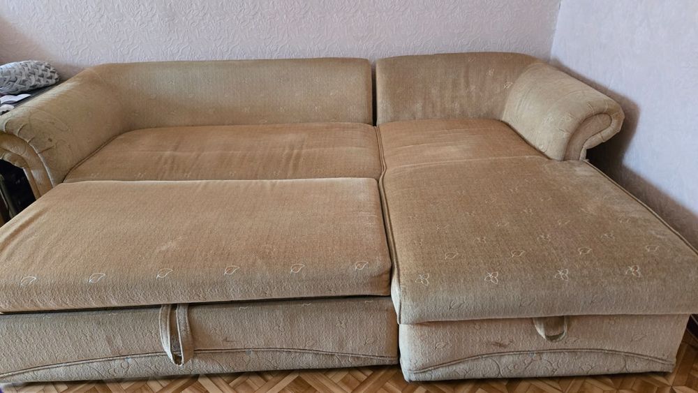 Продам угловой раскладной диван для гостиной