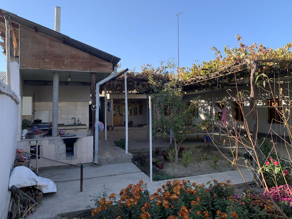 Ховли уй сотилади