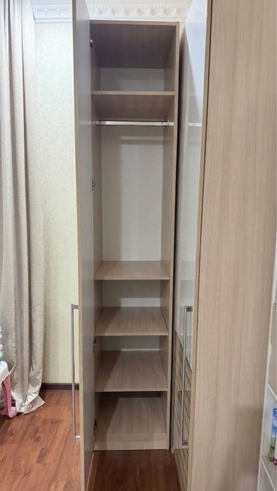 Продам угловой детский шкаф