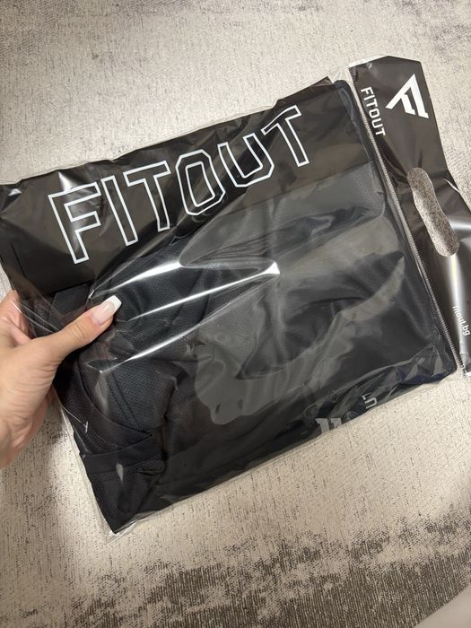 ЧИСТО НОВА тениска Fitout