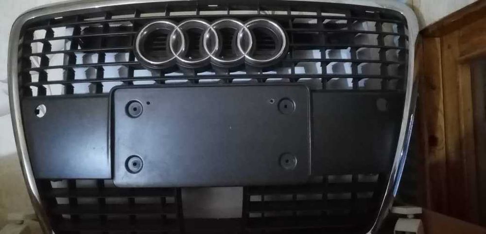 Капот с облицовкой на Ауди А8 рестайлинг,2005г.