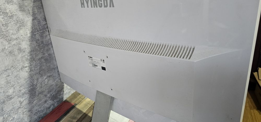 Монитор 32" изогнутый