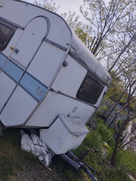 De vânzare rulotă pentru câmp