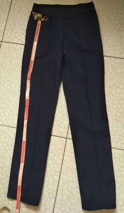 Продам школьные брюки для девочки