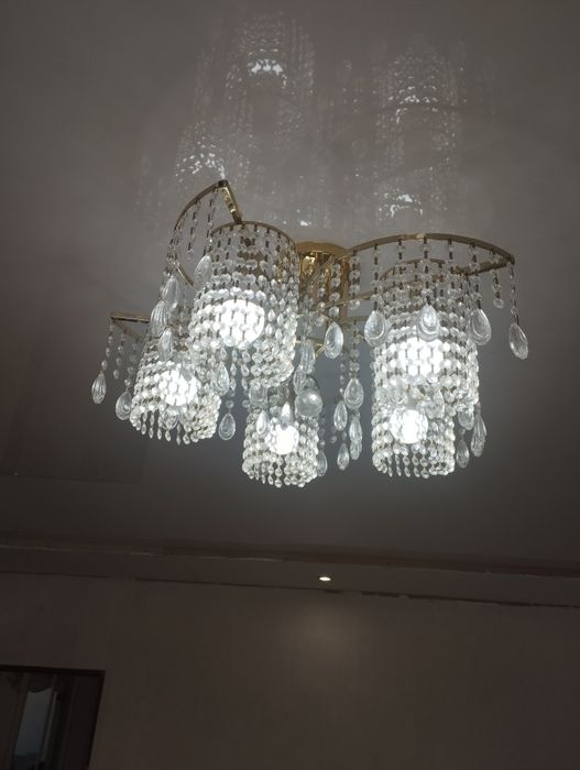 Люстра. Очень отличным состоянии!