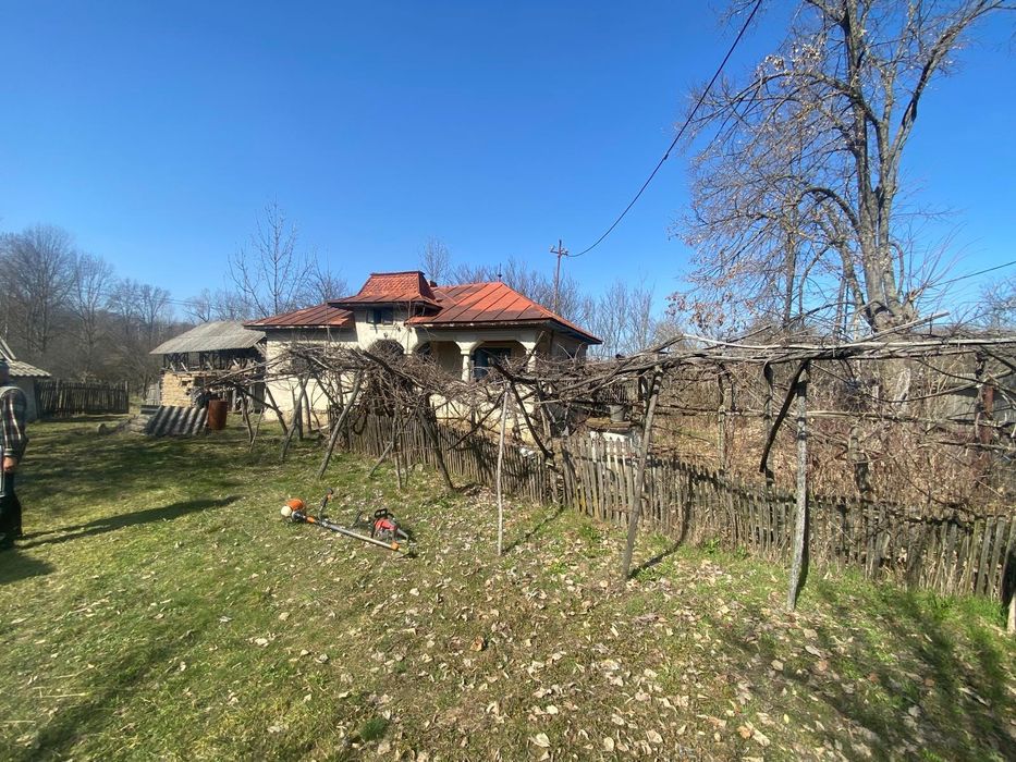 Vând casă bătrânescă