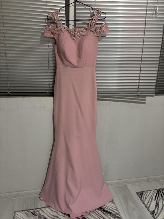 Официална рокля