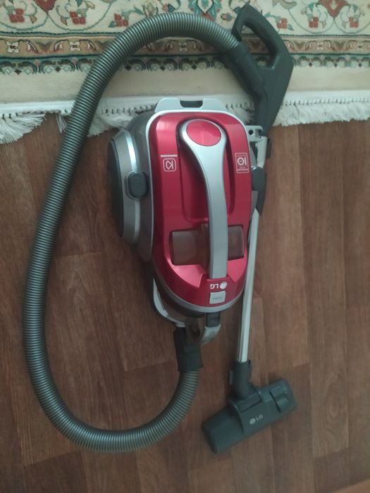 Пылесос LG с пылесборником контейнер.