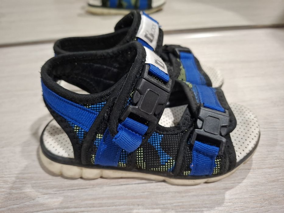 Продам сандали фирменные