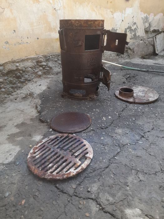 Chugun (chuyan) pechka yahshi holatda.